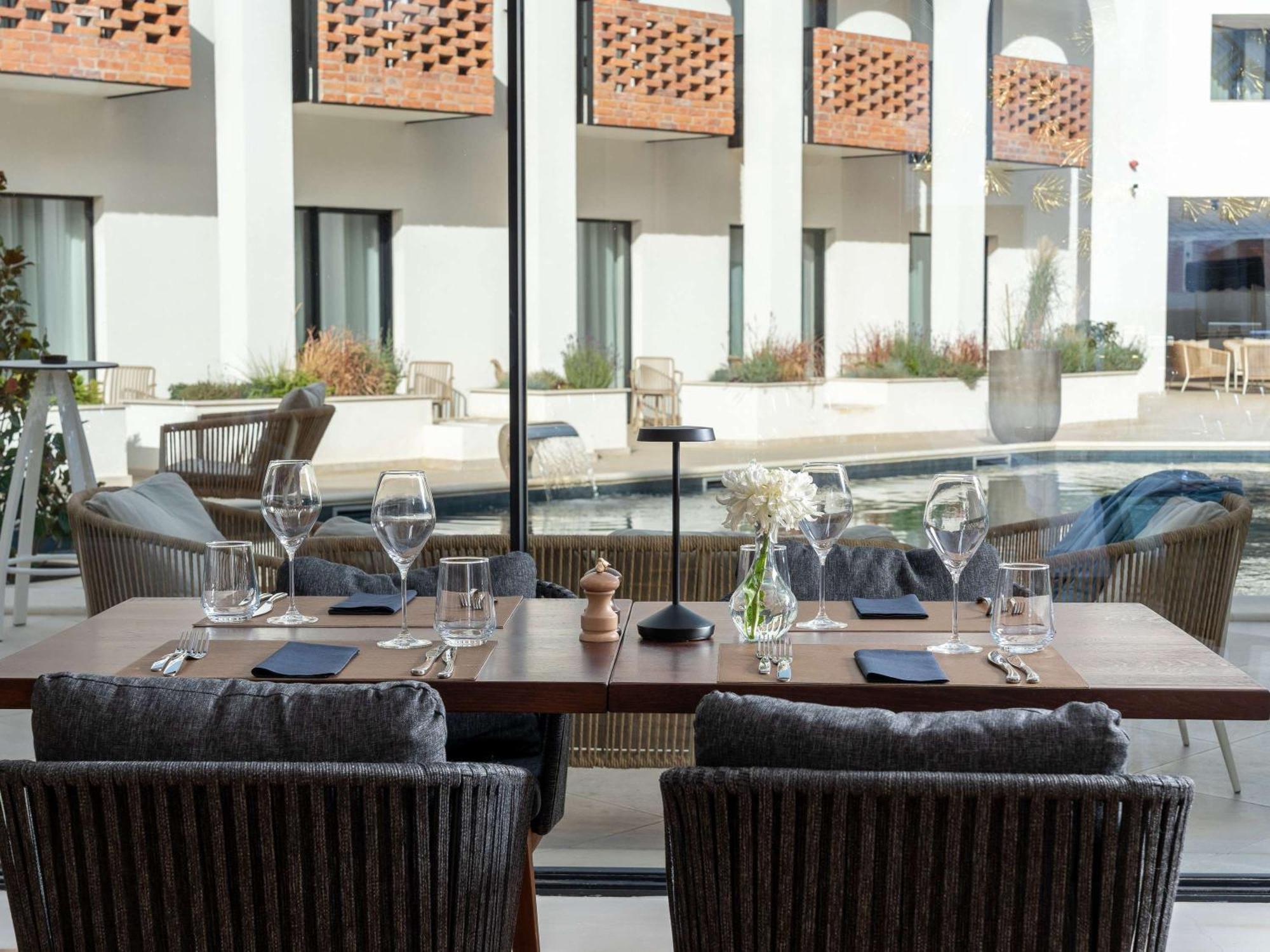 Mercure Conacul Cozieni Pasarea المظهر الخارجي الصورة