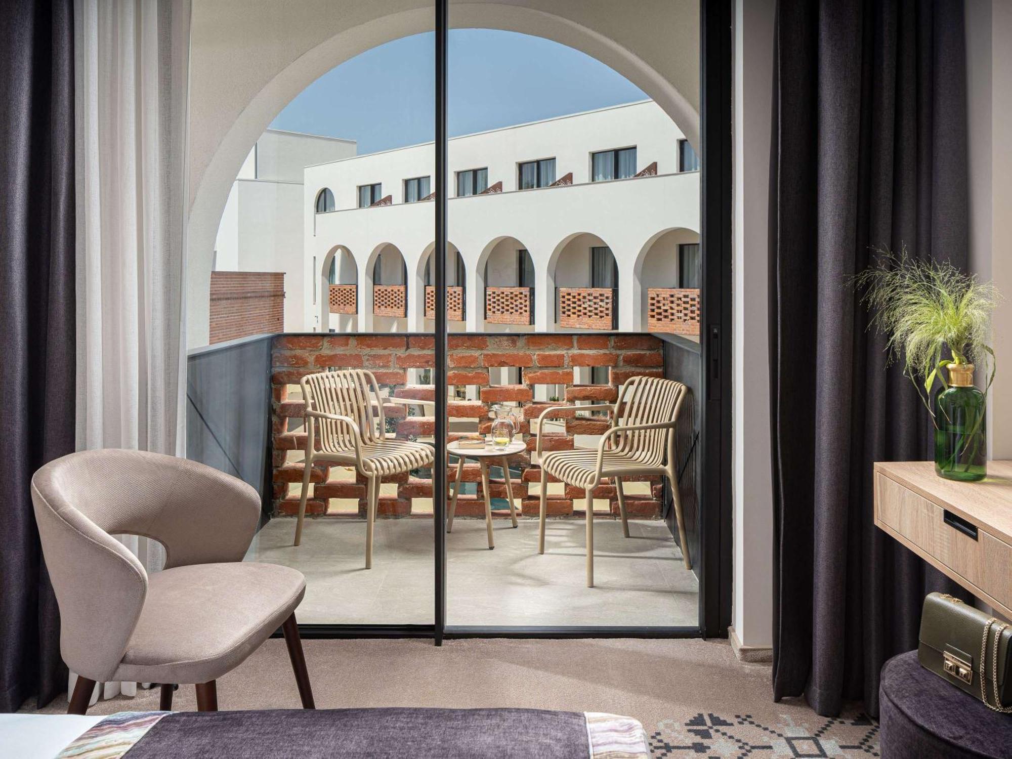 Mercure Conacul Cozieni Pasarea المظهر الخارجي الصورة